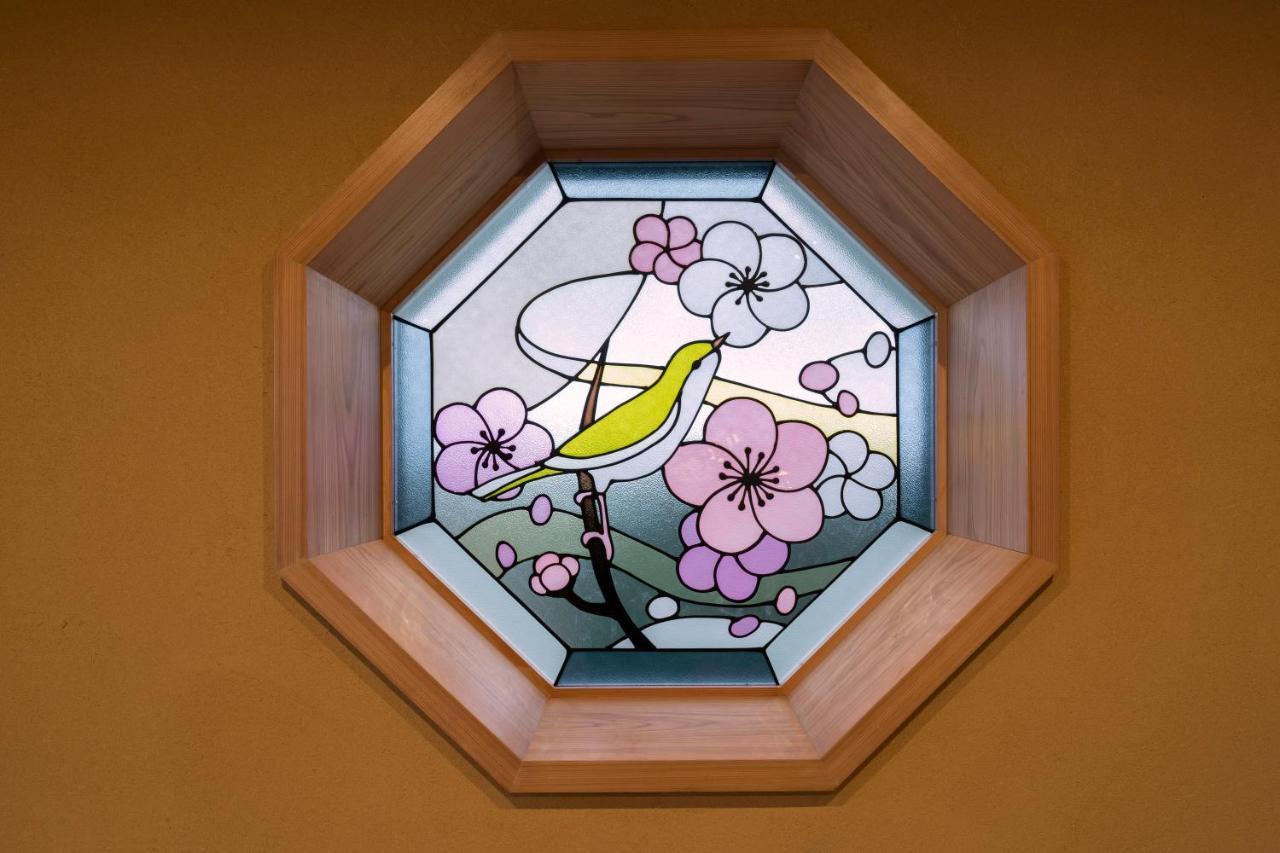 Отель Kyoto Umekoji Kadensho Экстерьер фото A stained glass window in a home
